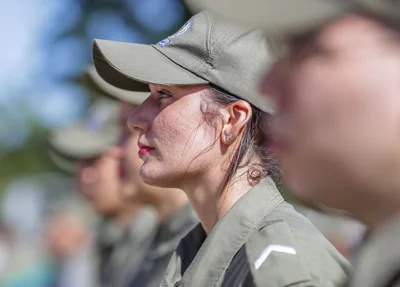 Policiais militares perfilados durante cerimônia