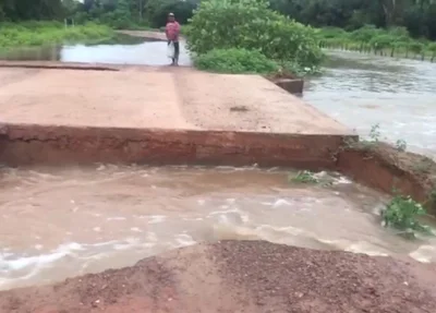 Ponte desaba entre as regiões de Beneditinos e Prata do Piauí