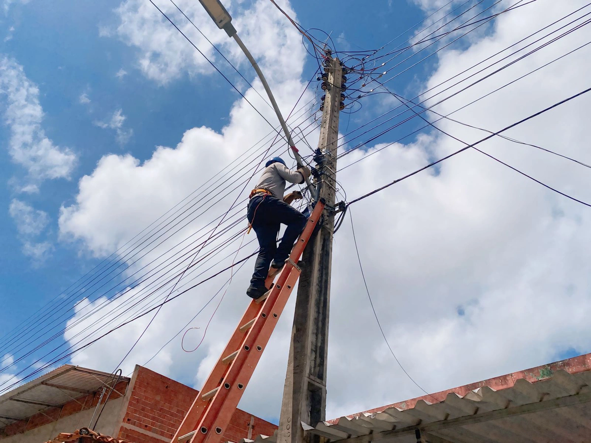 Prefeitura de Jatobá do Piauí faz reparos na iluminação pública