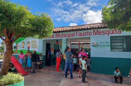 Prefeitura de São João do Arraial reinaugura escola na zona rural