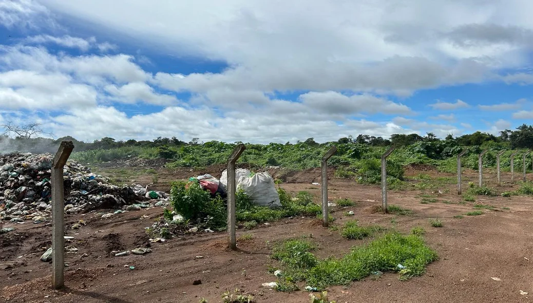 Prefeitura recebeu uma multa de R$ 555 mil por manter em atividade um lixão a céu aberto