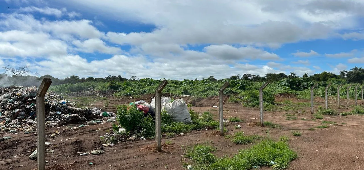 Prefeitura recebeu uma multa de R$ 555 mil por manter em atividade um lixão a céu aberto
