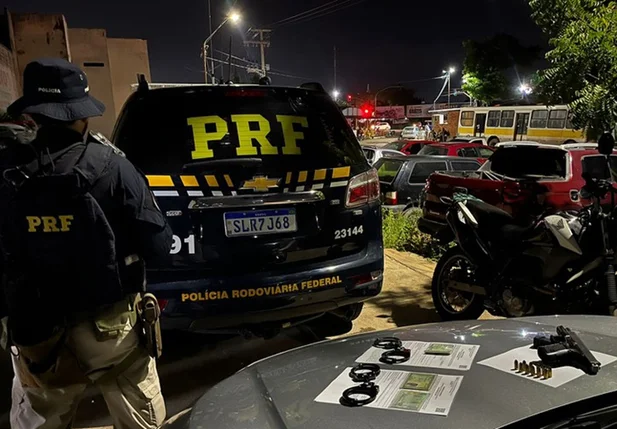 PRF prende dois foragidos por tráfico de drogas e homicídio em Timon