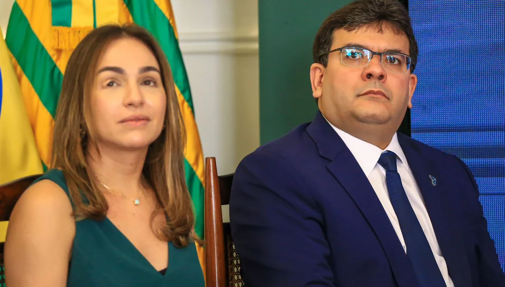 Primeira-dama Isabel Fonteles ao  lado do governador Rafael Fonteles