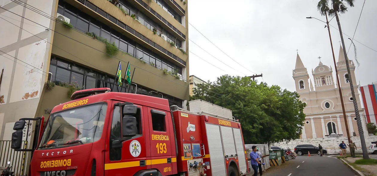 Princípio de incêndio atinge prédio do Governo do Piauí