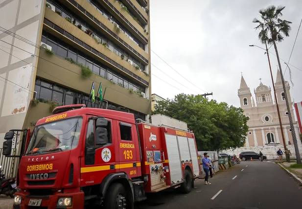 Princípio de incêndio atinge prédio do Governo do Piauí