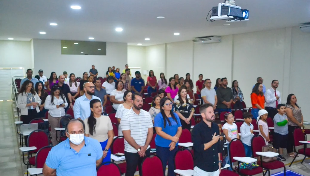 Público presente na reunião