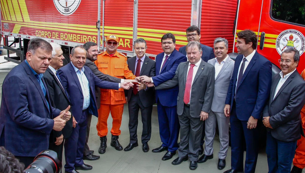 Rafael Fonteles entrega de viaturas e equipamentos ao Corpo de Bombeiros Militar do Piauí