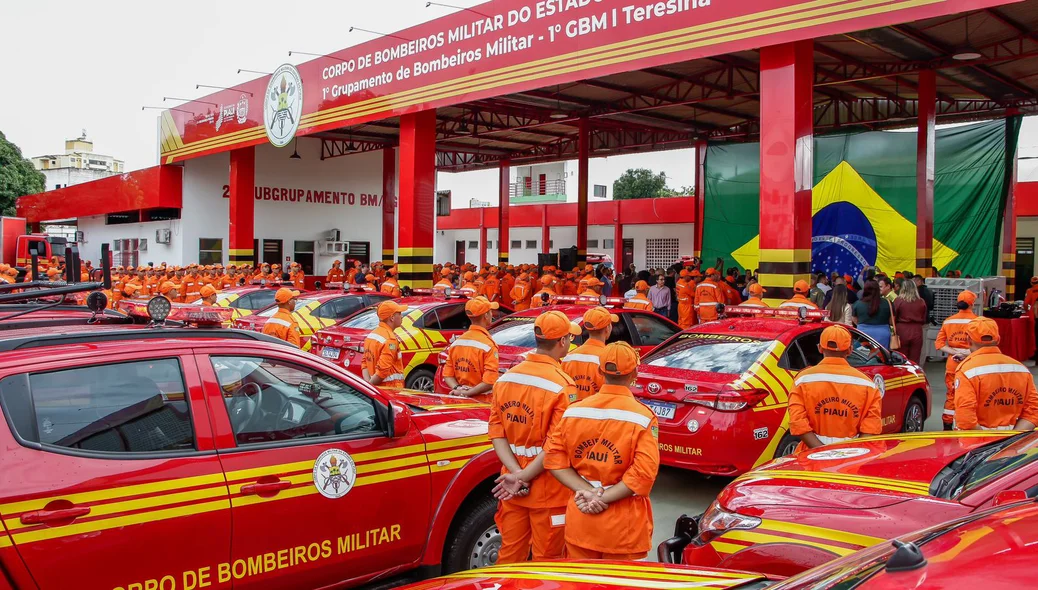 Rafael Fonteles realiza entrega de viaturas ao Corpo de Bombeiros Militar do Piauí