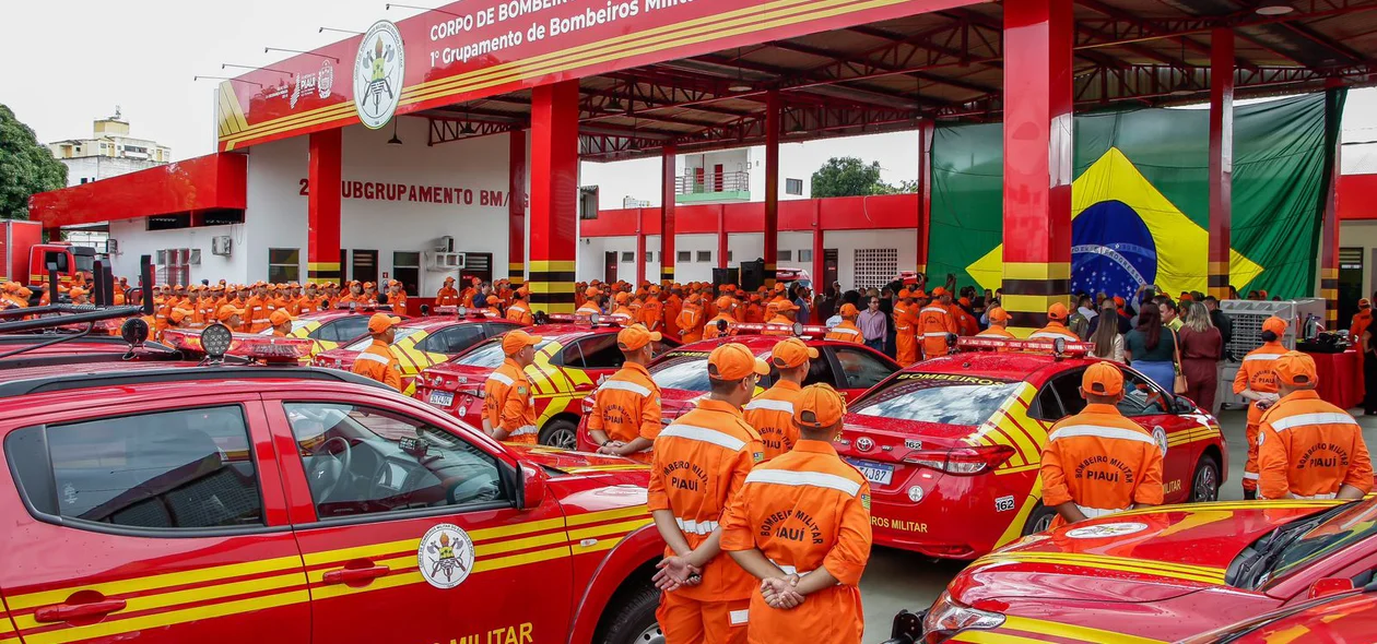Rafael Fonteles realiza entrega de viaturas ao Corpo de Bombeiros Militar do Piauí