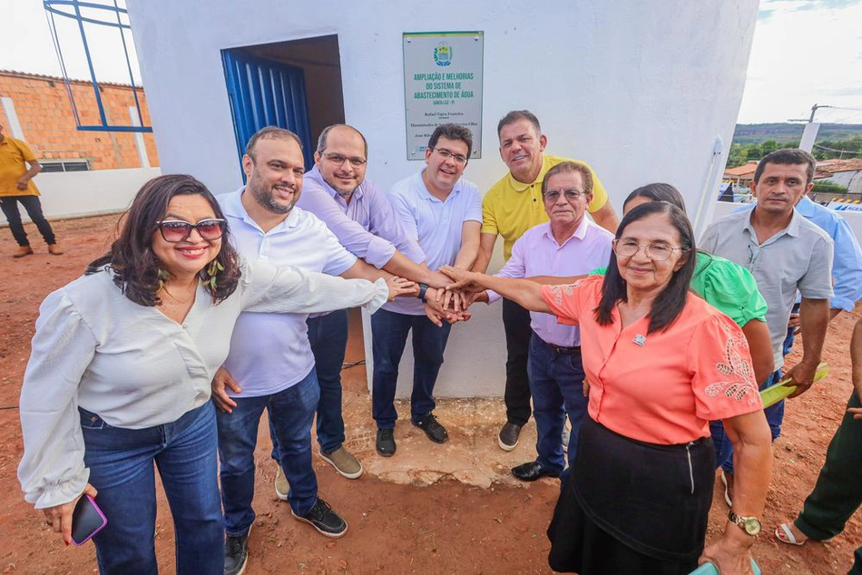 Rafael inaugura obra de abastecimento em Santa Luz