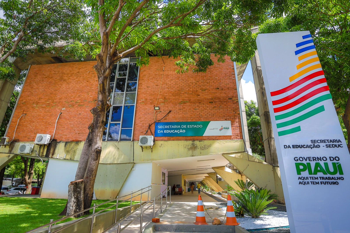Governo do Piauí anuncia reajuste de 6,27% para todos os professores - GP1