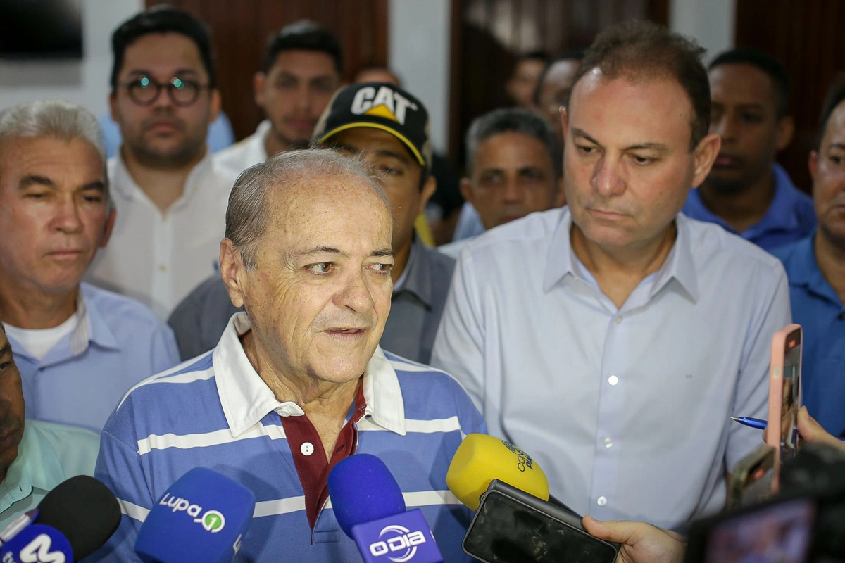 Sílvio Mendes ao lado de Jeová Alencar