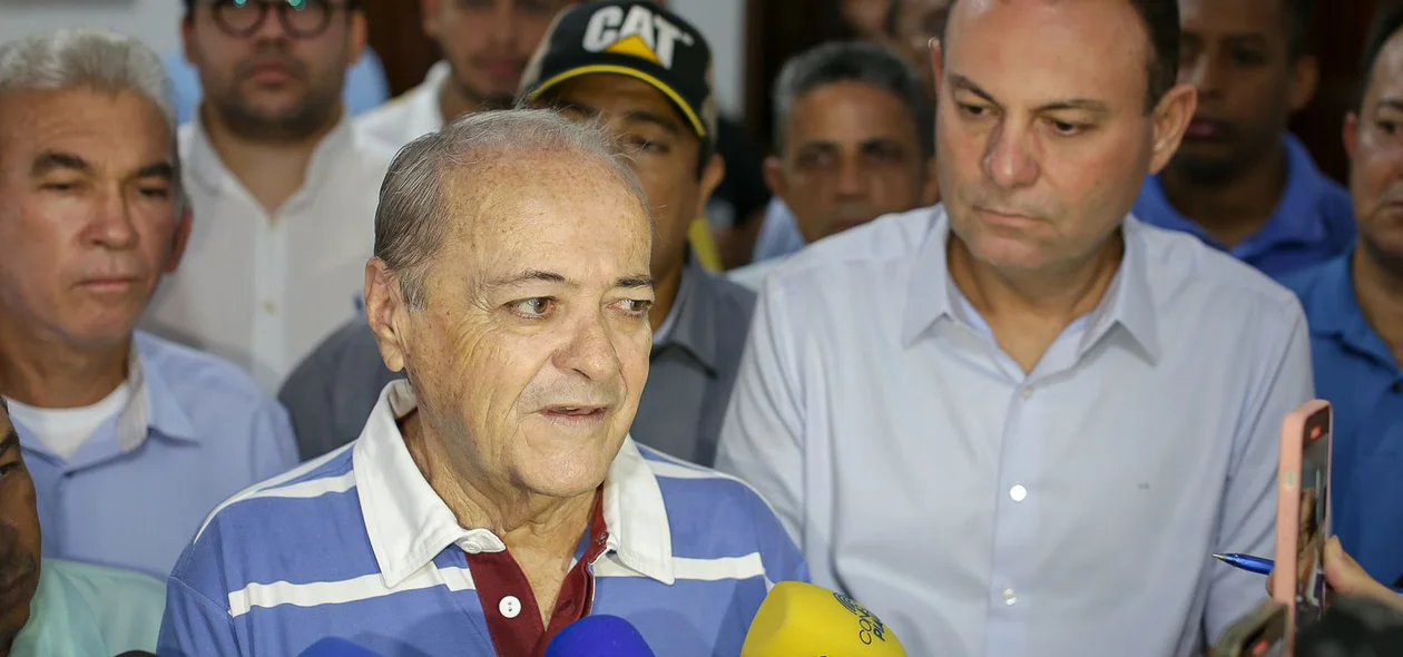 Sílvio Mendes ao lado de Jeová Alencar
