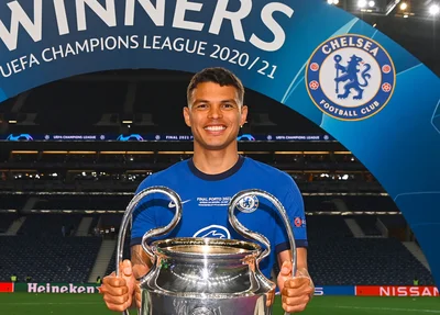 Thiago Silva anuncia saída do Chelsea