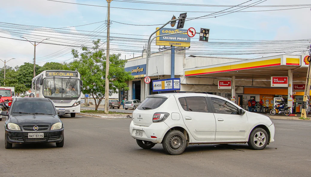 Veículo modelo Sandero envolvido no acidente