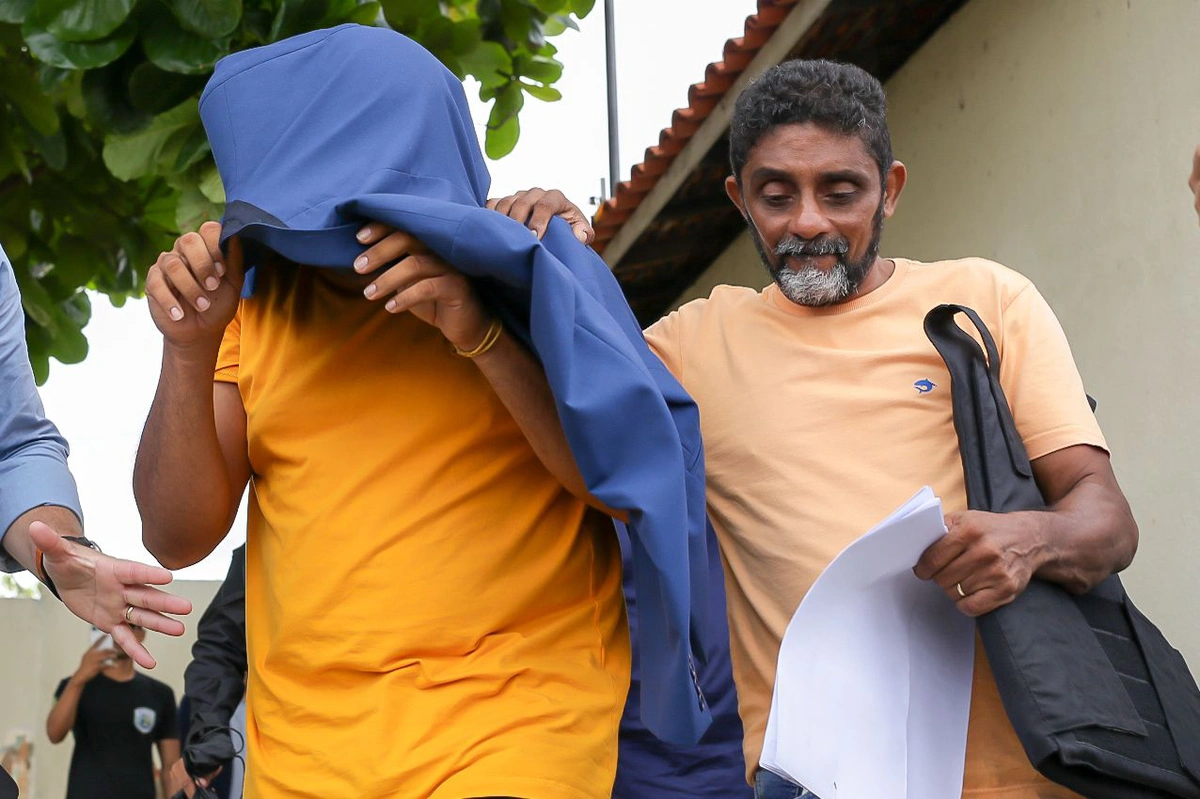 Vereador Cícero Rocha sendo conduzido pela Polícia Civil