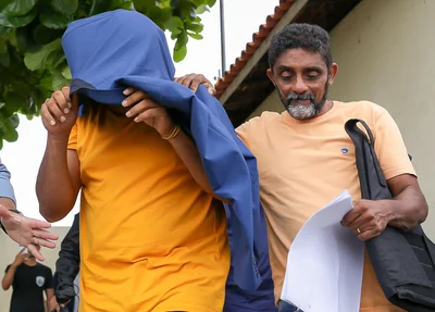 Vereador Cícero Rocha sendo conduzido pela Polícia Civil