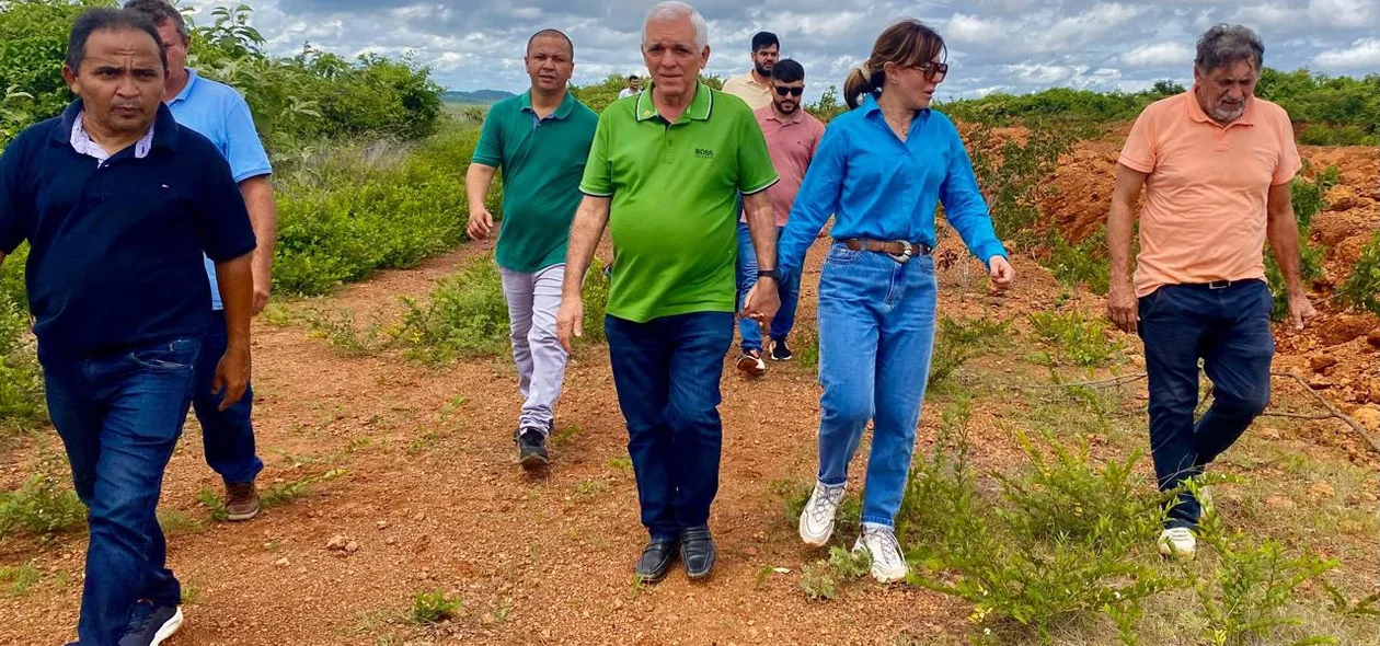 Visita técnica ao local onde funcionará a nova Estação de Tratamento de Esgotos de Esperantina (ETE)