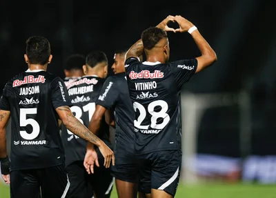 Vitinho fez o gol em cima do Vasco