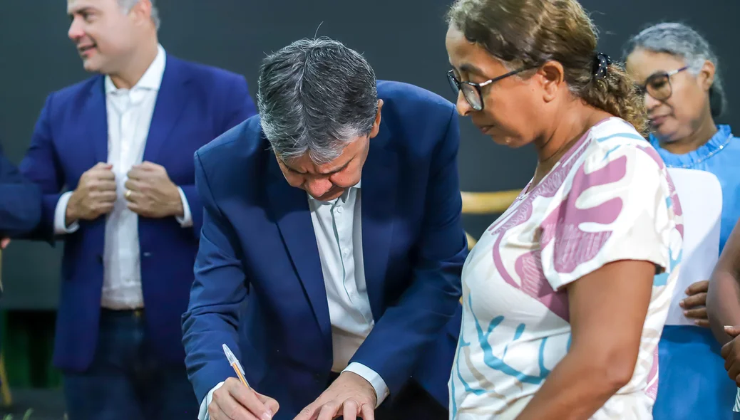 Wellington Dias homologou assinaturas durante Encontro Regional do Agroamigo
