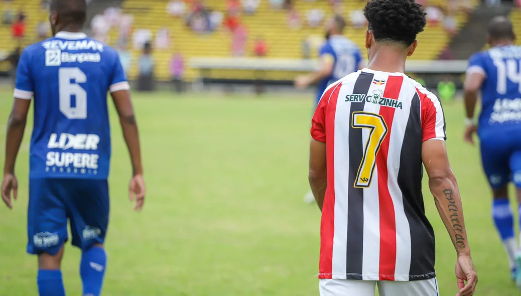 Wesley Souza do River e Wender do Águia de Marabá no fundo