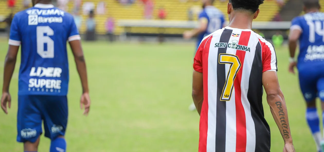 Wesley Souza do River e Wender do Águia de Marabá no fundo