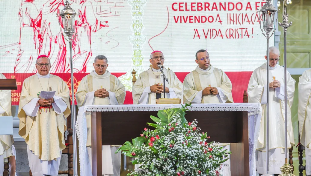 A missa foi presidida pelo Dom Juarez Marques