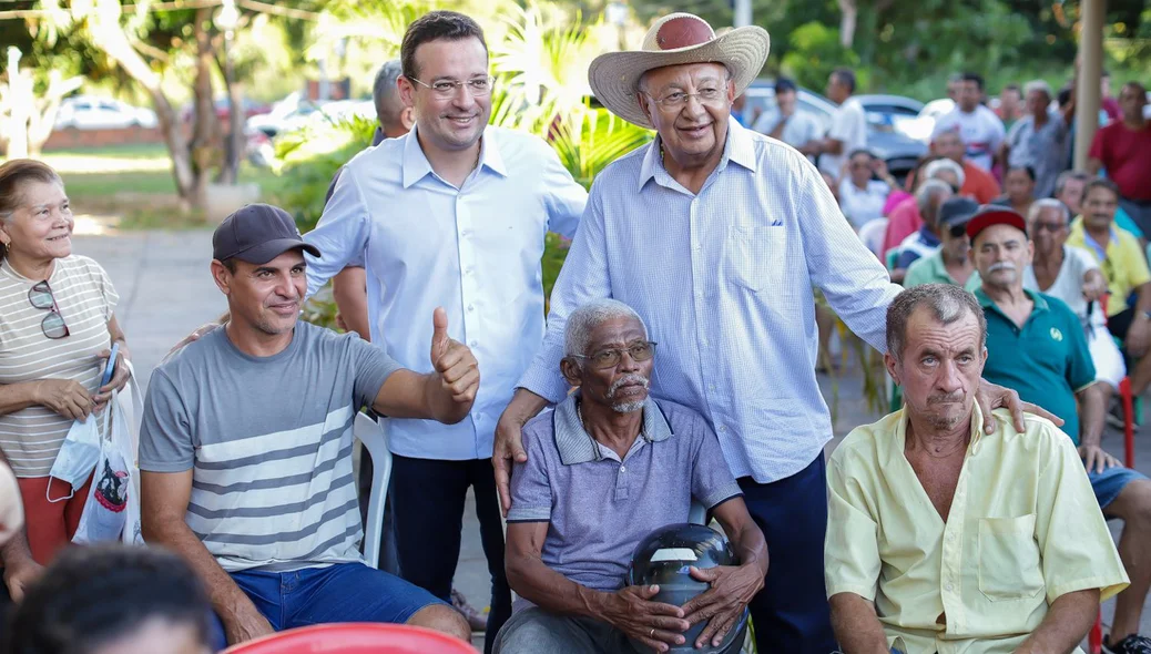 Alan Brandão e Dr. Pessoa com moradores das comunidades rurais