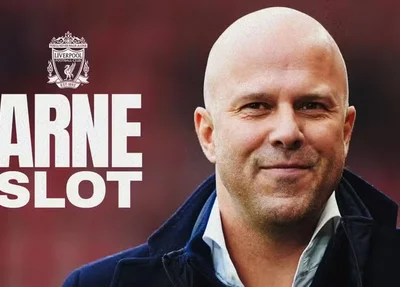 Arne Slot foi escolhido para substituir Klopp no Liverpool
