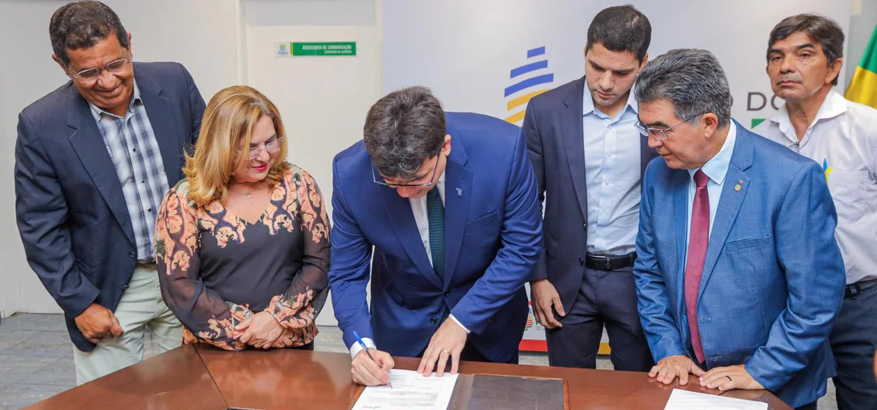 Assinatura da ordem de serviço da BR 222 no Piauí