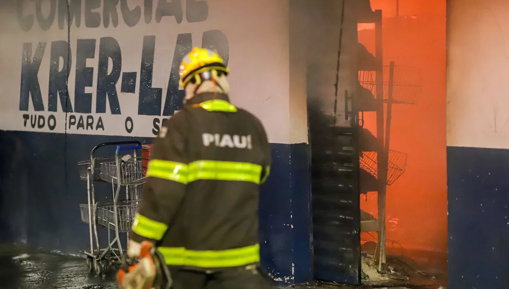 Atuação rápida dos bombeiros permitiu o controle do fogo