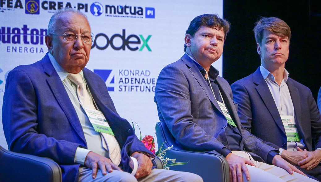 Autoridades durante abertura do evento