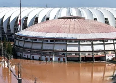 Beira-Rio cercado pela água