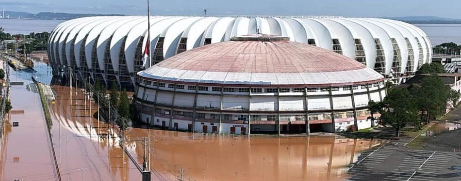 Beira-Rio cercado pela água