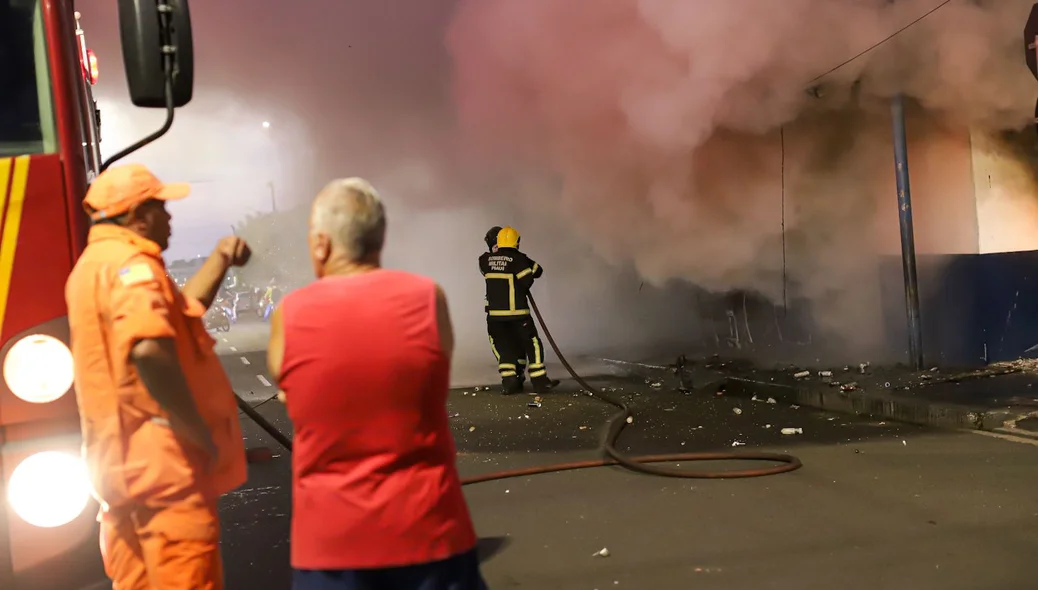 Bombeiros atuaram rapidamente no combate às chamas