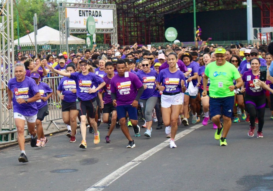 Caminhada aconteceu neste domingo