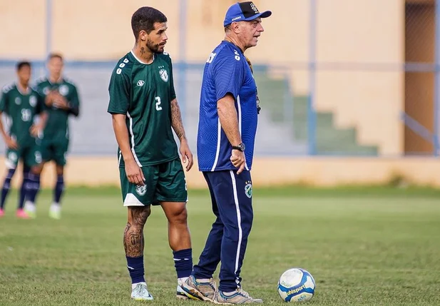 Carlos Rabello, técnico do Altos