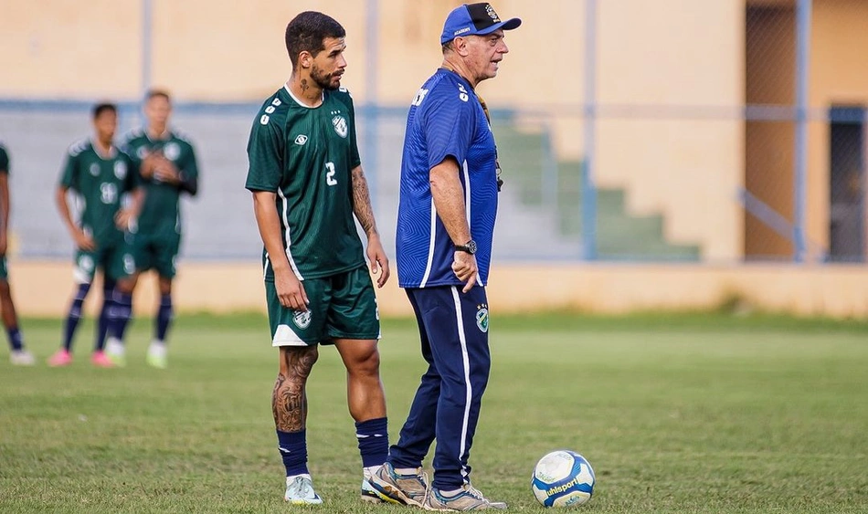 Carlos Rabello, técnico do Altos