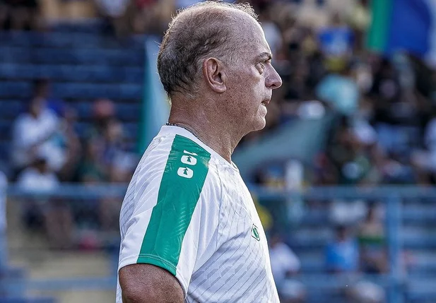 Carlos Rabello, técnico do Altos