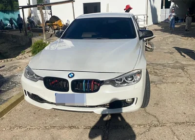 Carro de luxo, da marca BMW, apreendido na ação