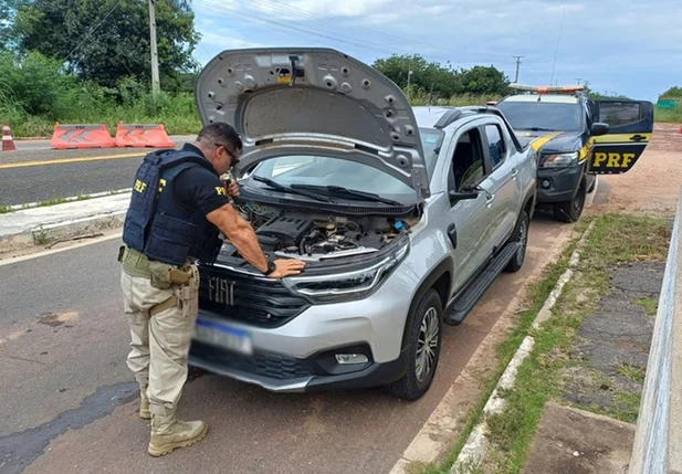 Carro recuperado pela PRF em Parnaíba