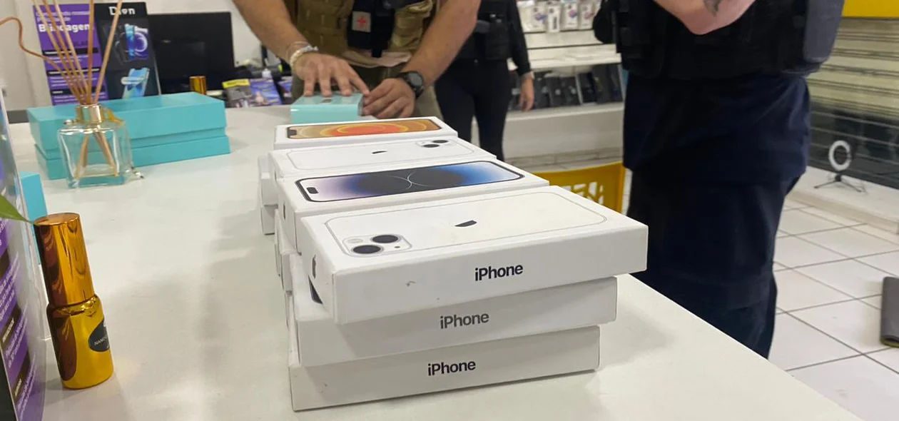 Celulares apreendidos durante a operação