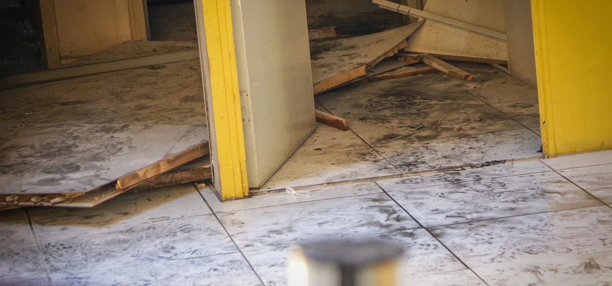 Chamas destruíram partes do prédio