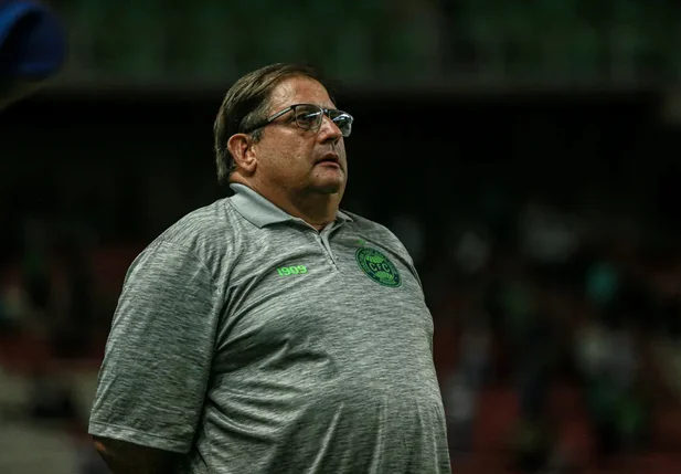 Coritiba demite o técnico Guto Ferreira após derrota para o Sport