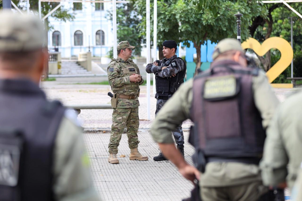 Coronel Scheiwann Lopes, comandante geral da PM-PI e coronel Jacks Galvão