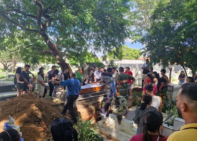 Corpo do músico Carlos Henrique foi enterrado em Teresina
