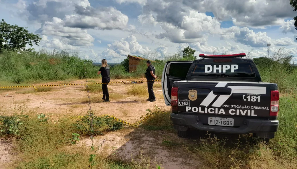 Delegada Nathália Figueiredo foi ao local do crime