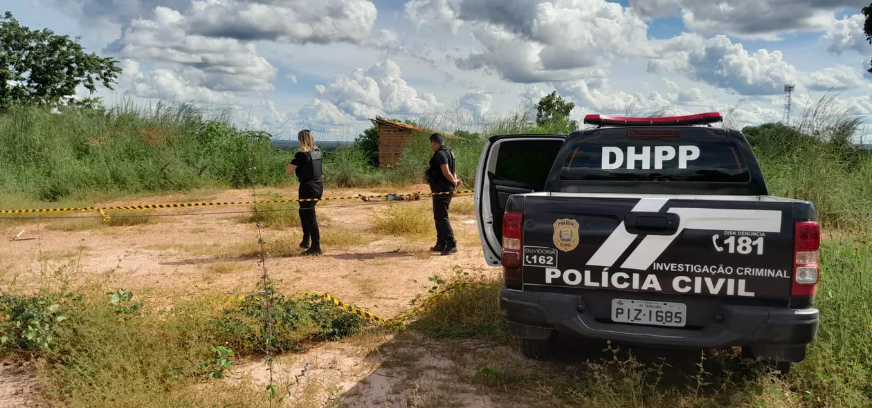 Delegada Nathália Figueiredo foi ao local do crime