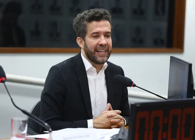 Deputado André Janones